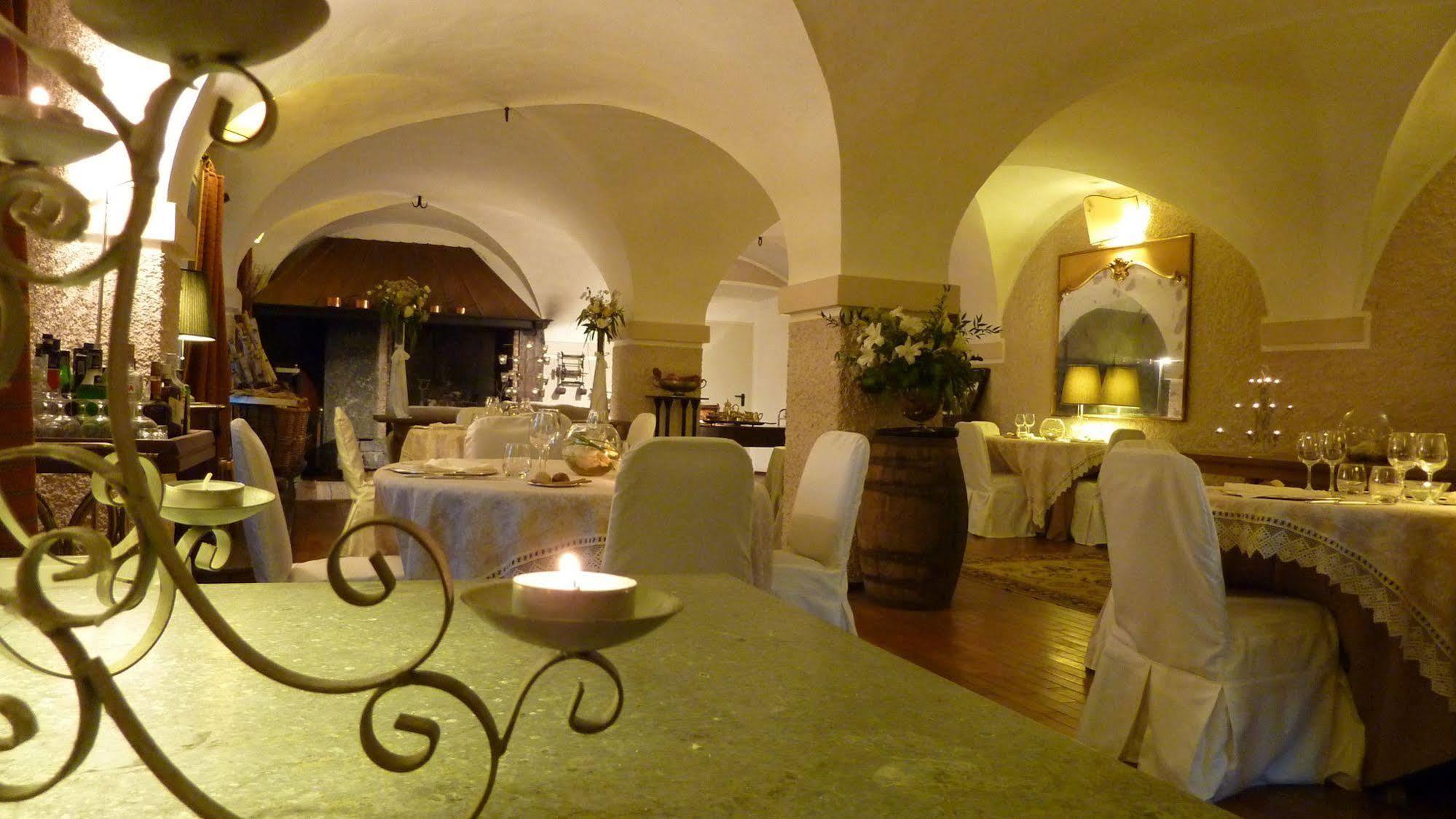 Готель Relais Del Castello Di Oviglio Екстер'єр фото