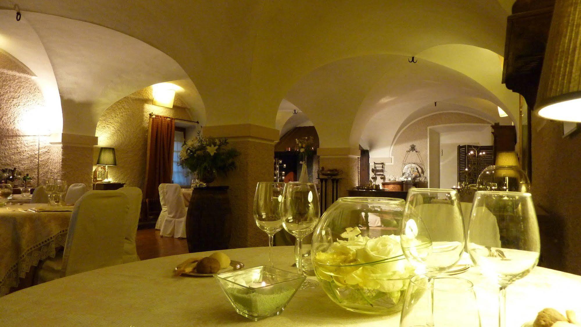 Готель Relais Del Castello Di Oviglio Екстер'єр фото